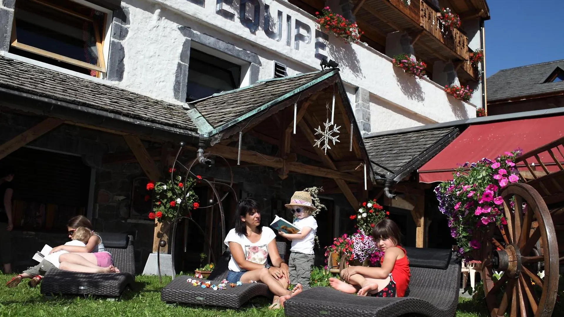 ***  L'Equipe Hotel Morzine France